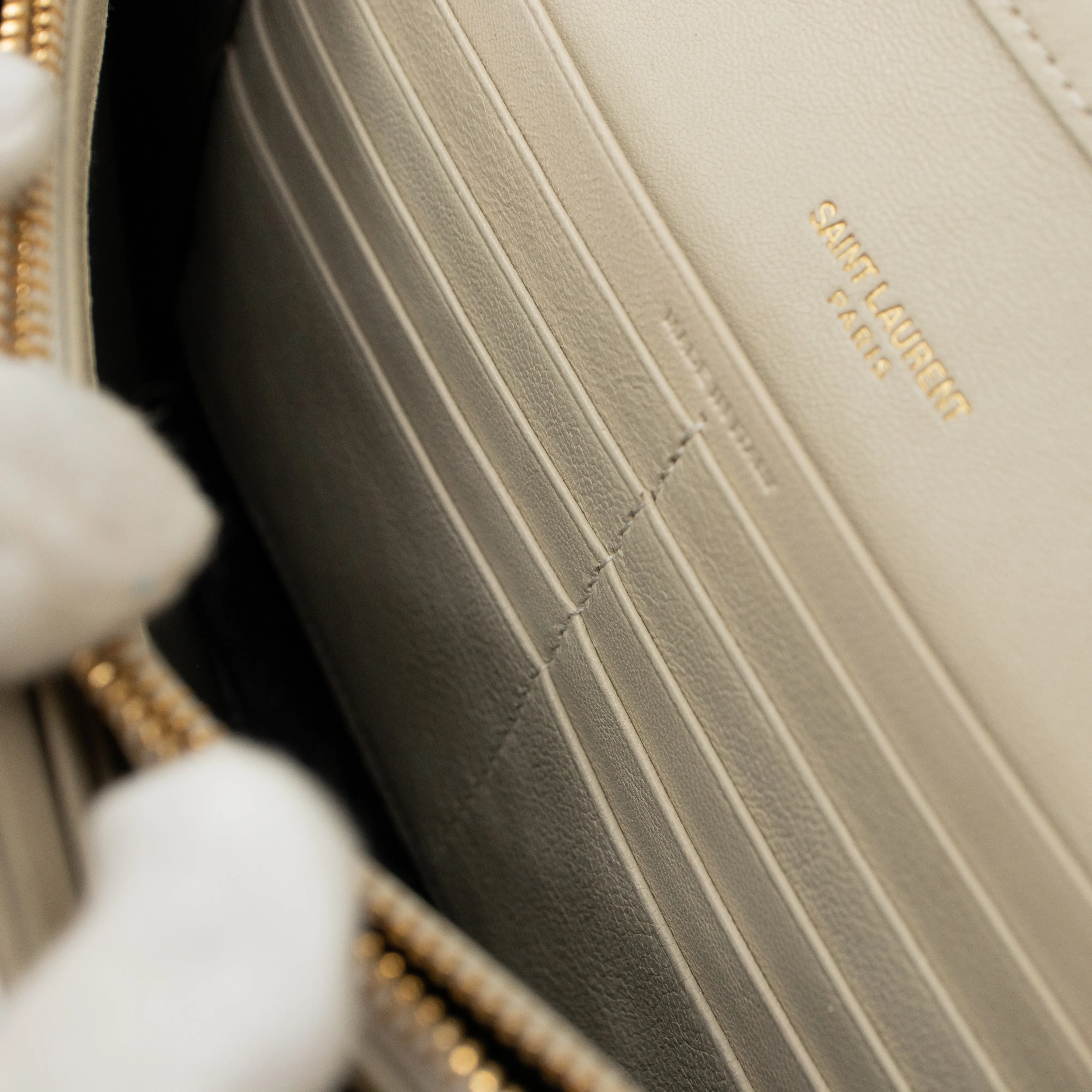 Becky Wallet on Chain Blanc Leather