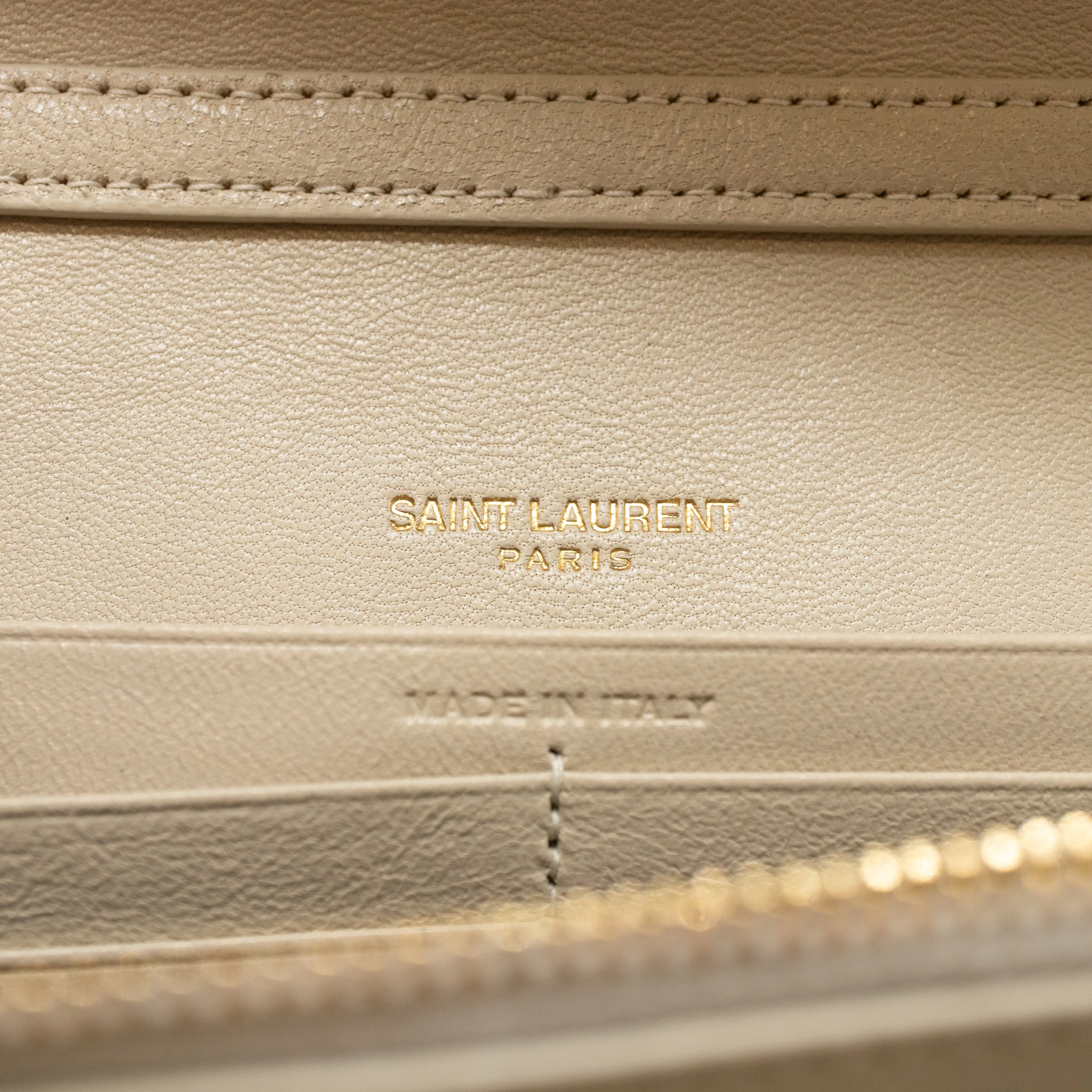 Becky Wallet on Chain Blanc Leather