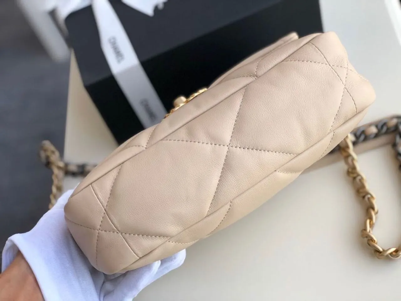 CHL 19 Flap Bag Beige For Women 10.1in/26cm