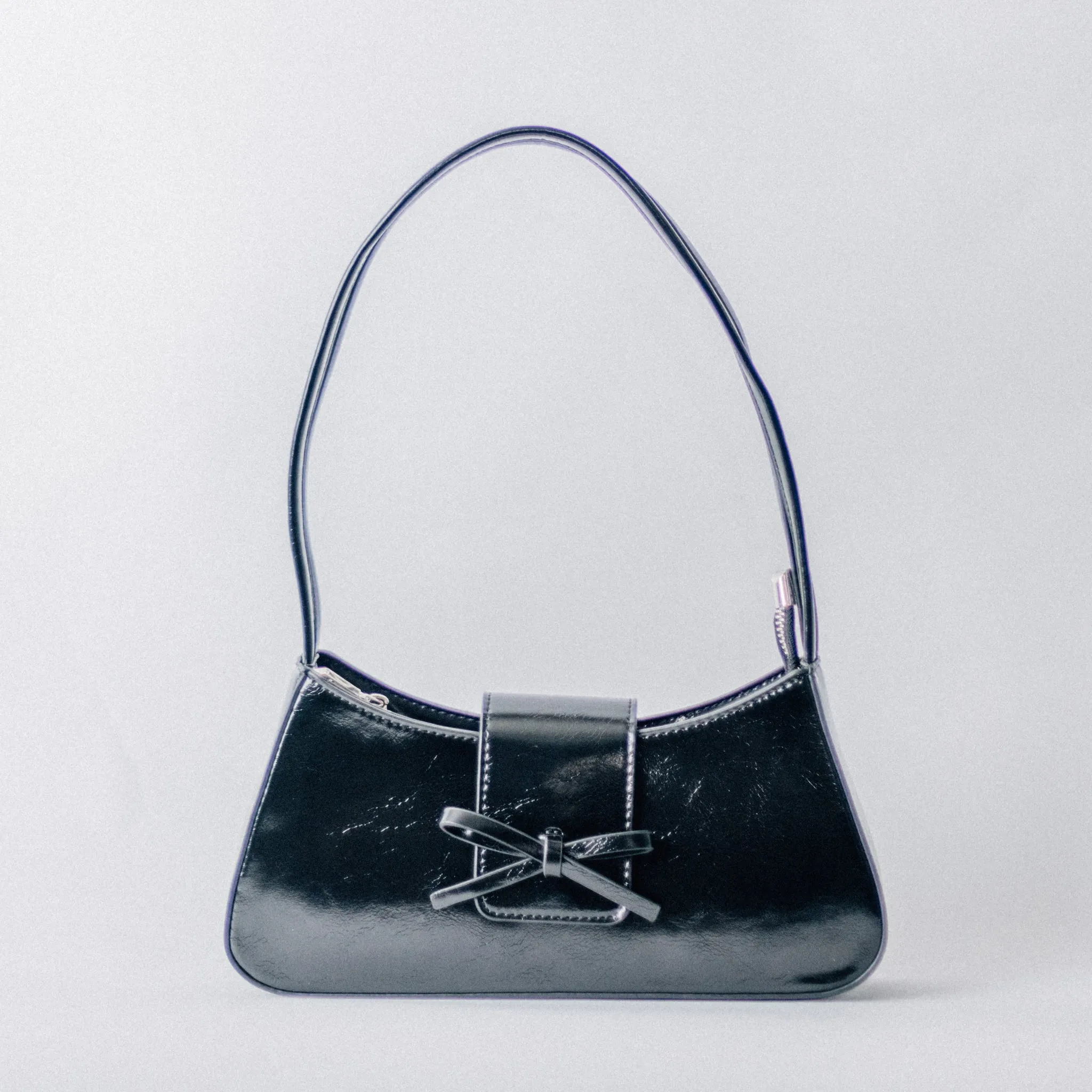 PATENT BOW BAGUETTE-BLACK